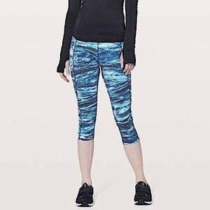Lululemon Fast & Free Crop Nulux Shorelines Multi Blue 4